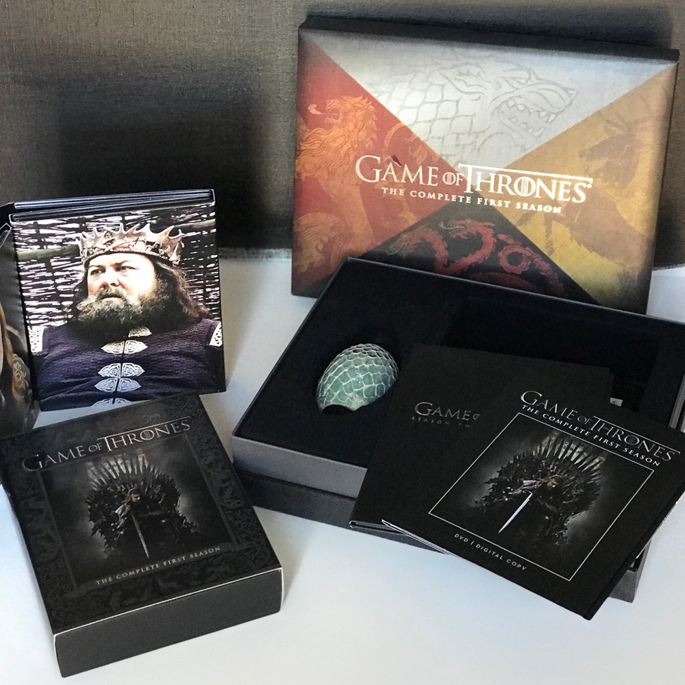 Game of Thrones (Complete Season 1) Blu-ray/DVD Collector’s Box Set